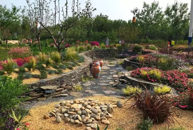 庭院花境中的土壤覆盖物设计与应用-17