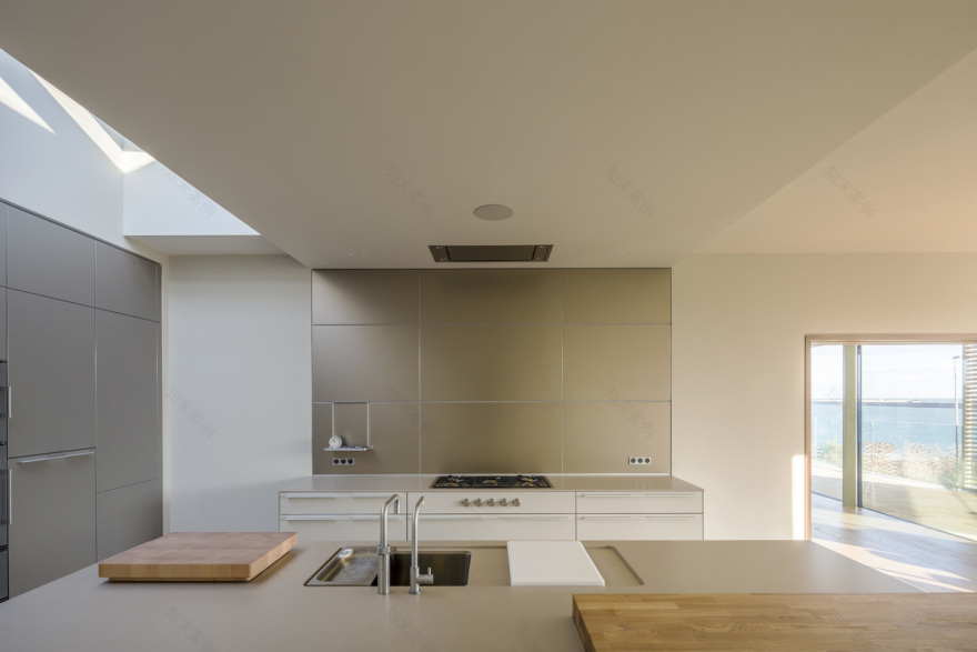 都柏林海滨现代别墅 | 致敬历史的透明重构-33