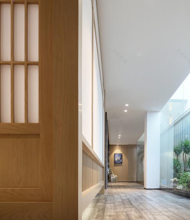 现代优雅办公空间,演绎黑色烤漆与木板的创意结合-12