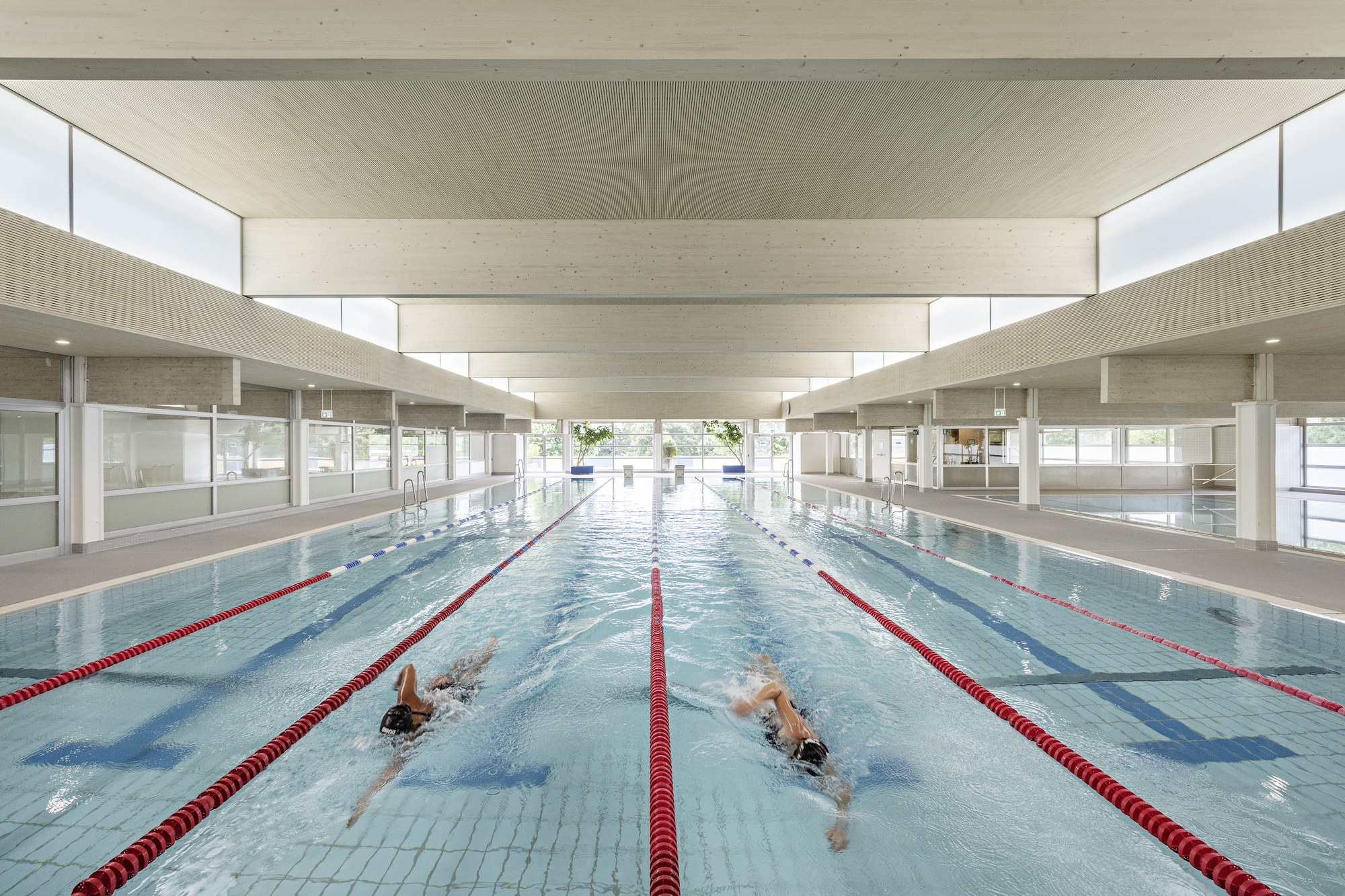 Public Swimming Pool Großfeldsiedlung / Illiz Architektur-36
