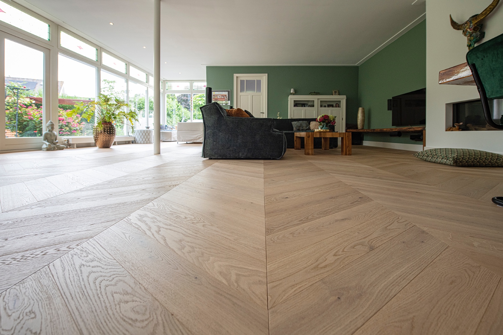 Lichte hongaarse punt in speels interieur-17