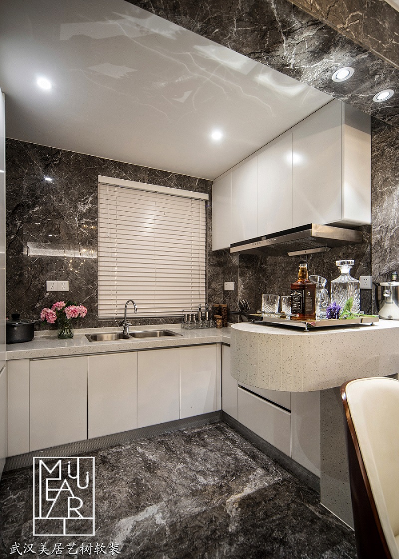 现代港式风格打造 100㎡优雅轻奢空间-16