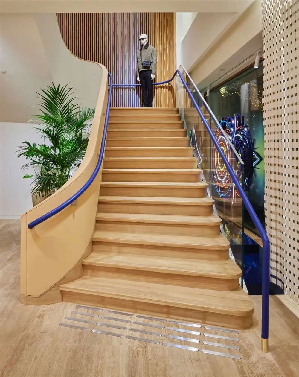 奥斯陆 LOUIS VUITTON 专卖店设计丨挪威丨路易威登内部设计团队-6