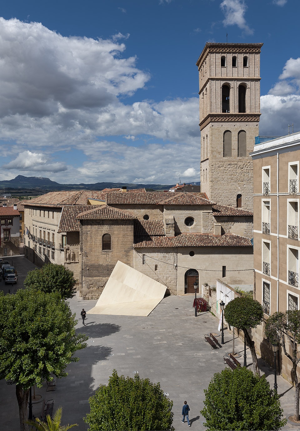 折叠薄板构筑共享空间——La Hoja 装置-2