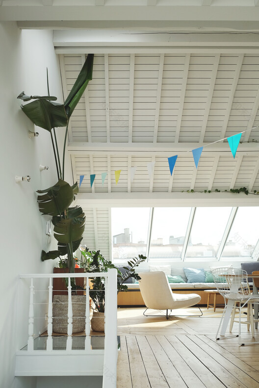 比利时 Brussels 公寓活力四溢的复式设计丨Edouard Brunet Architecte-10