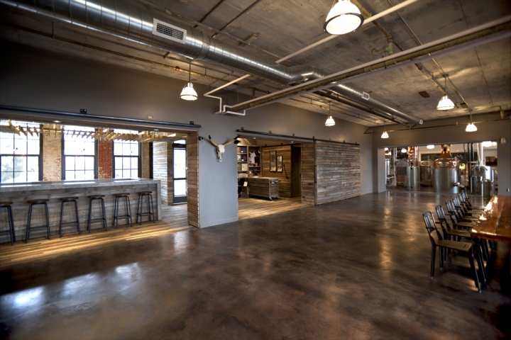 Michigan 百年老厂房变身为现代手工威士忌酒坊，历史与未来交融-8