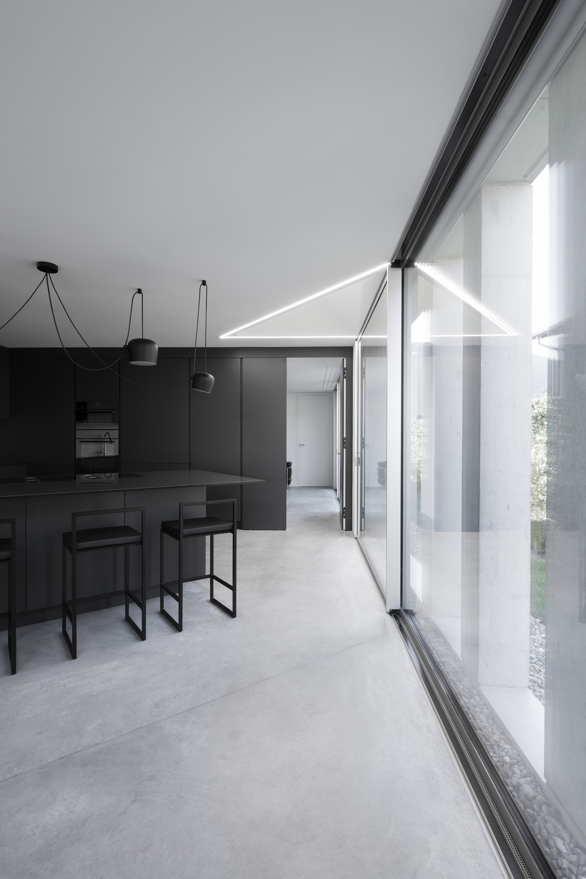 瑞士 Comano 山间混凝土别墅 | 传统与创新的完美结合-7