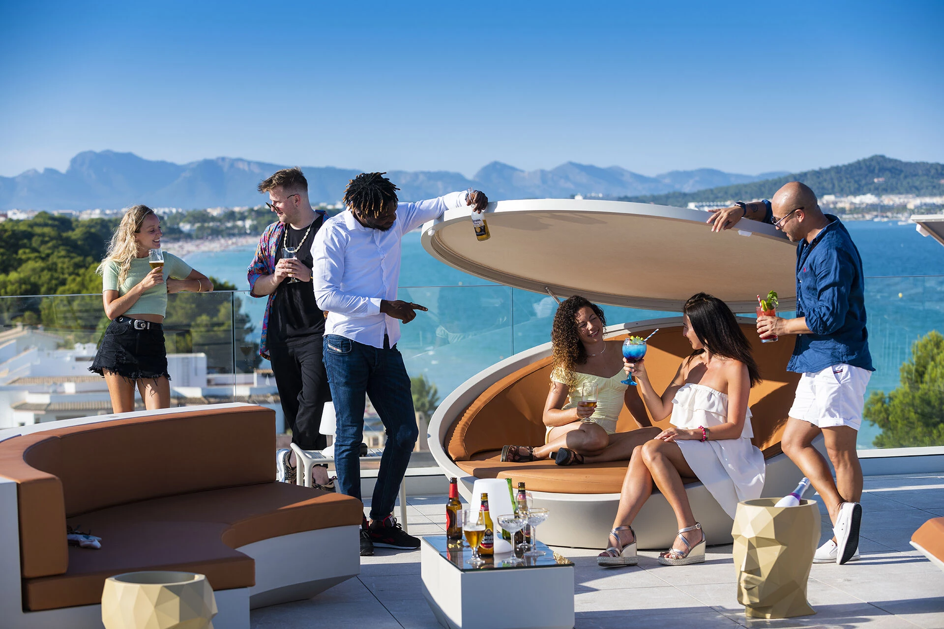 Romanov Sky Bar | Vondom | Archello-5