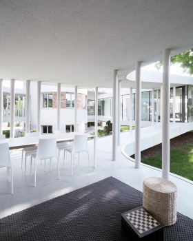 环形房屋丨OFIS Architects
