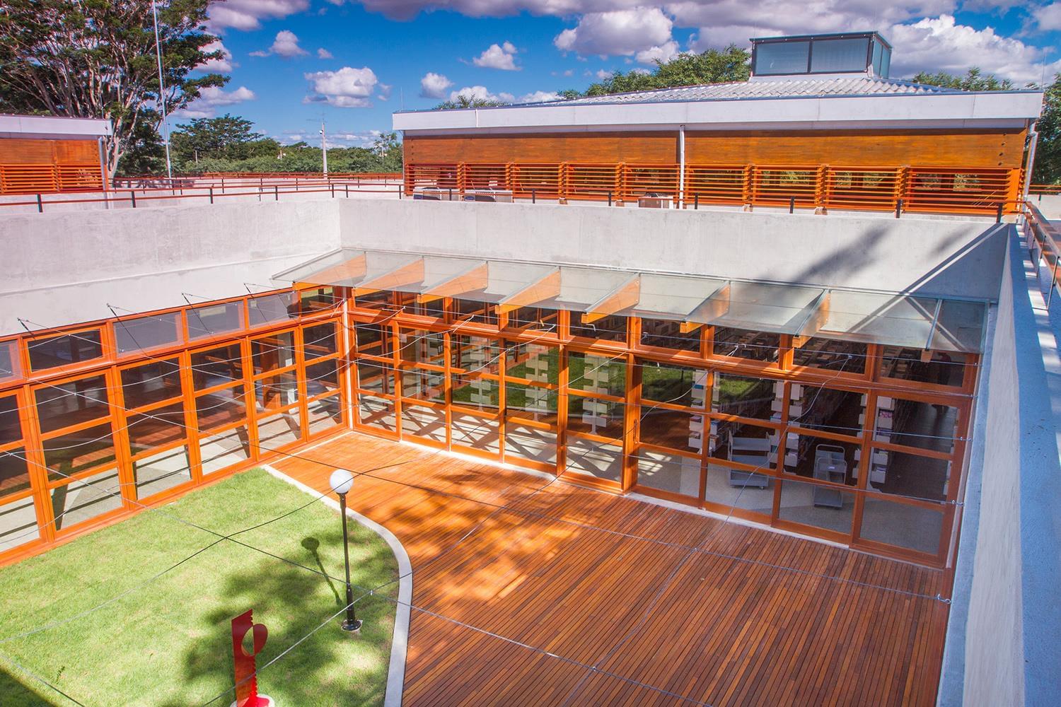 巴西帕乌洛弗雷伊罗图书馆 · 绿色可持续的教育文化空间-8