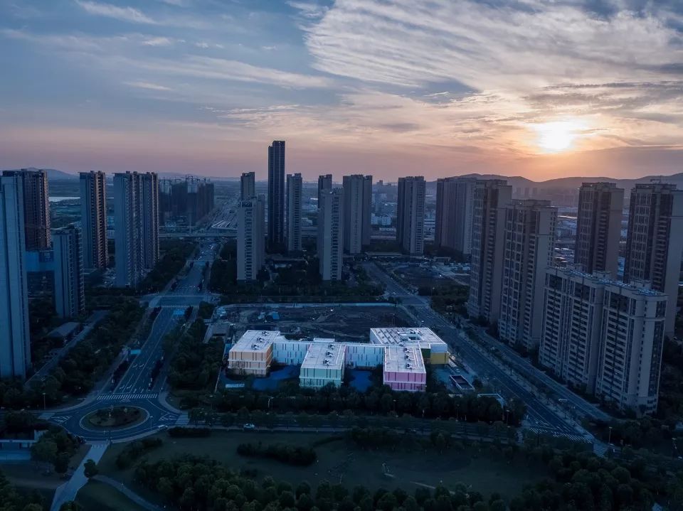 苏州吴郡幼儿园 | 多彩礼盒环抱的童年时光-1