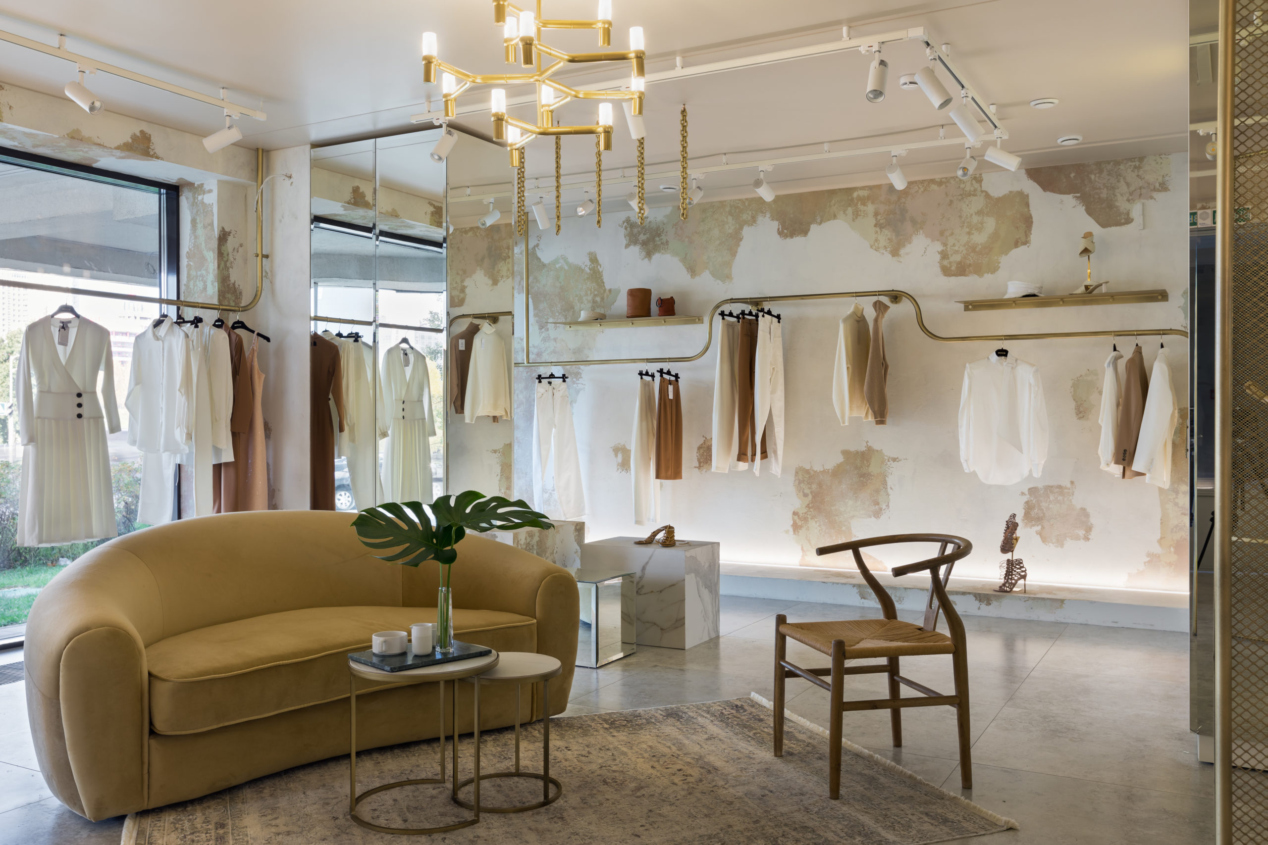 明斯克市中心复古展厅丨白俄罗斯明斯克丨NOVU classic interior设计工作室-0