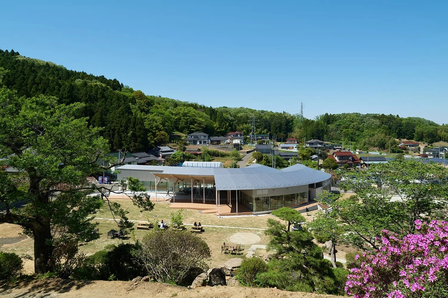 KANAHEBISUI Shrine Gaien SandoTerrace-12