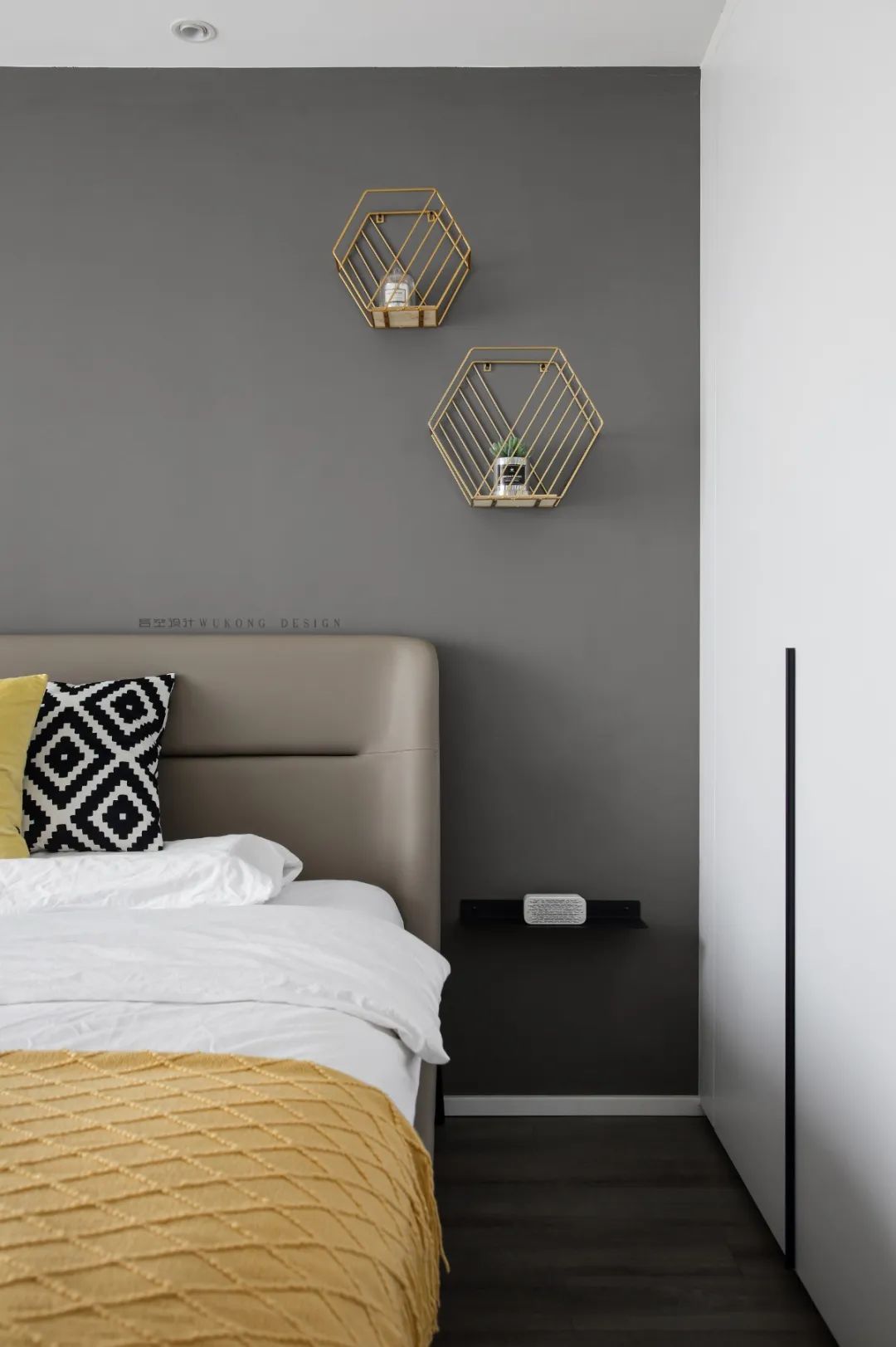 山中夜雨,极简克制美学营造温馨生活空间-43