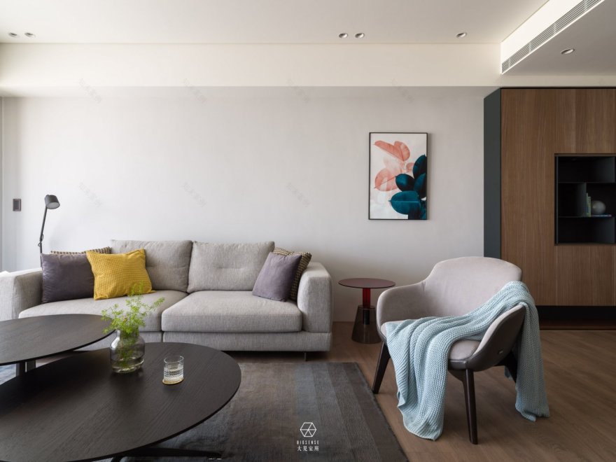 台中 C 宅简约原木空间,精致吊灯成焦点-3