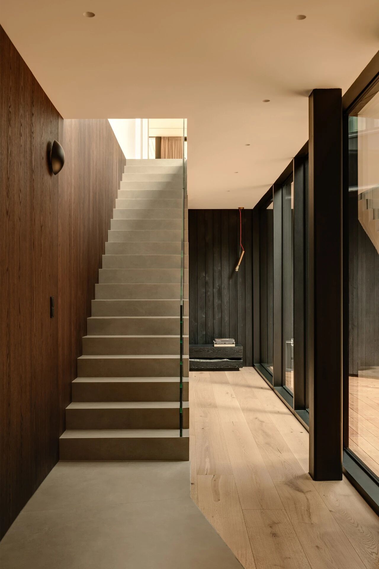 鸸鹋屋（注：EMU是鸸鹋，一种澳大利亚特有的鸟类，若这里的EMU有特殊含义，请提供更多背景信息以确保准确翻译） 丨华沙的工作室81.WAW-18