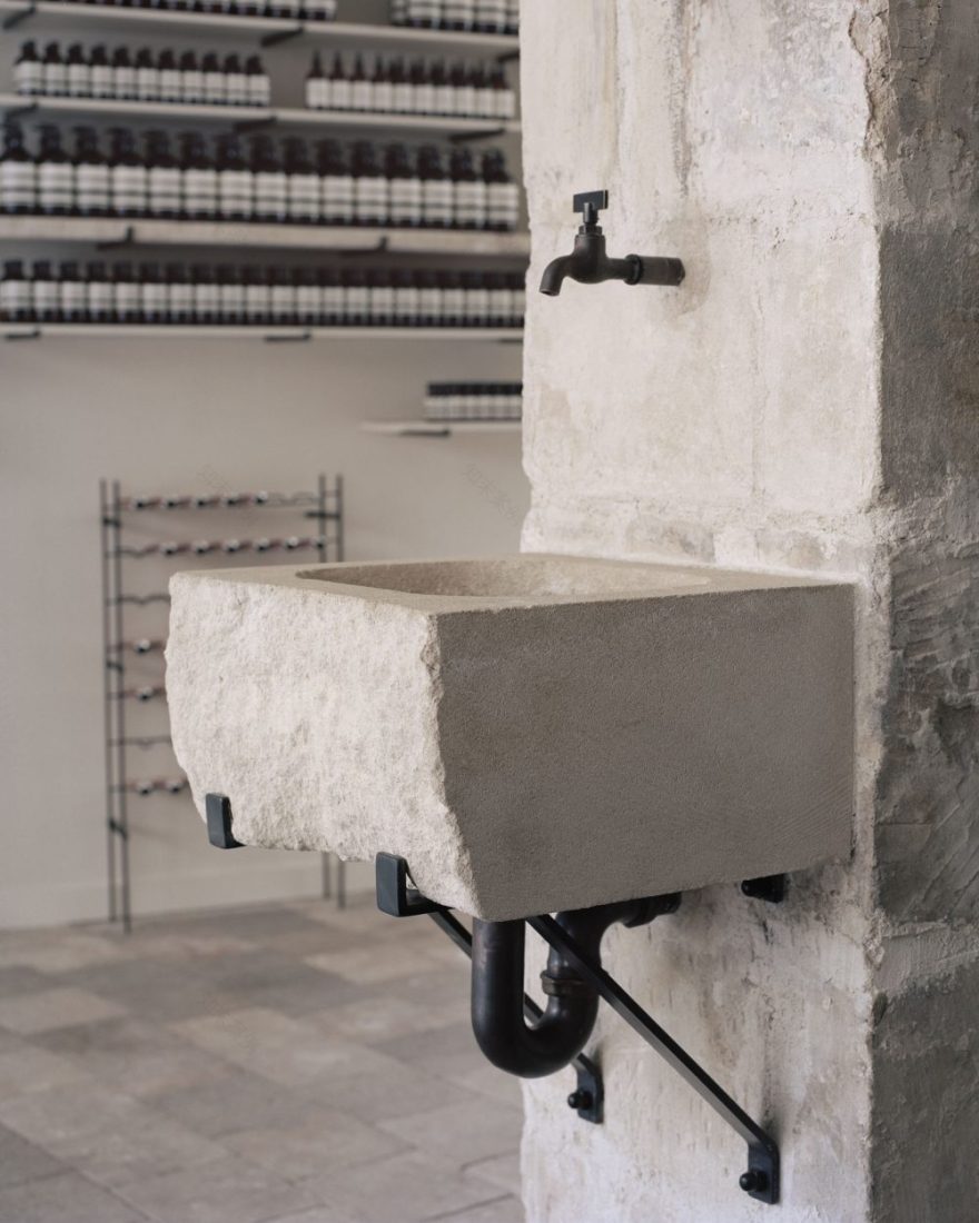 伊索新邦德街店(注:AESOP是品牌伊索,New Bond Street是伦敦著名的新邦德街,这里推测是伊索位于新邦德街的门店,若有更准确语境信息可进一步精准调整) 丨James Plumb-13