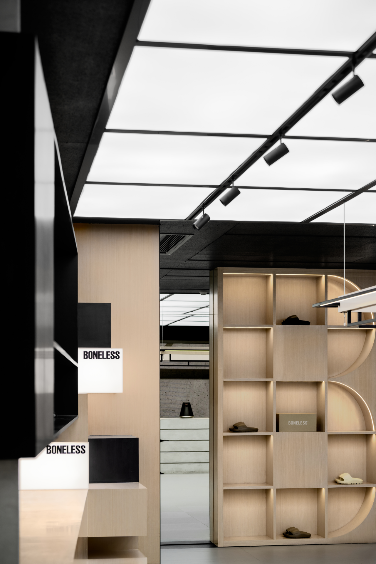 蘑菇云·BONELESS概念店丨中国广州丨蘑菇云设计工作室-27