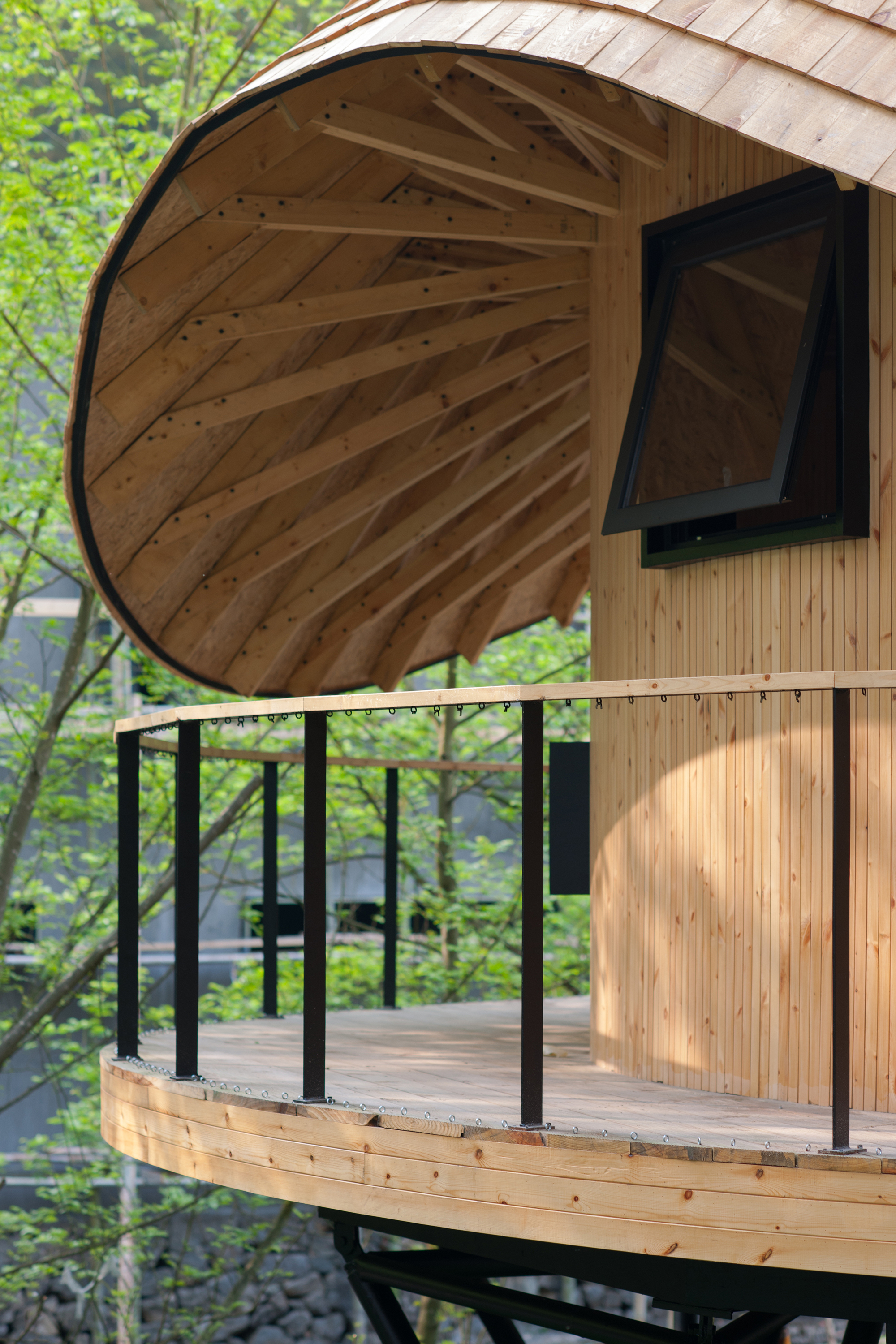 Treewow O - A Tree House of Curved Round Roof / MONOARCHI-10