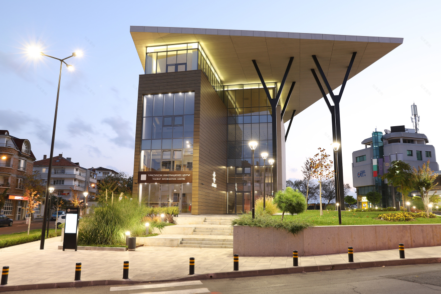 融合古城韵味的现代艺术中心——24arch 设计新作-11