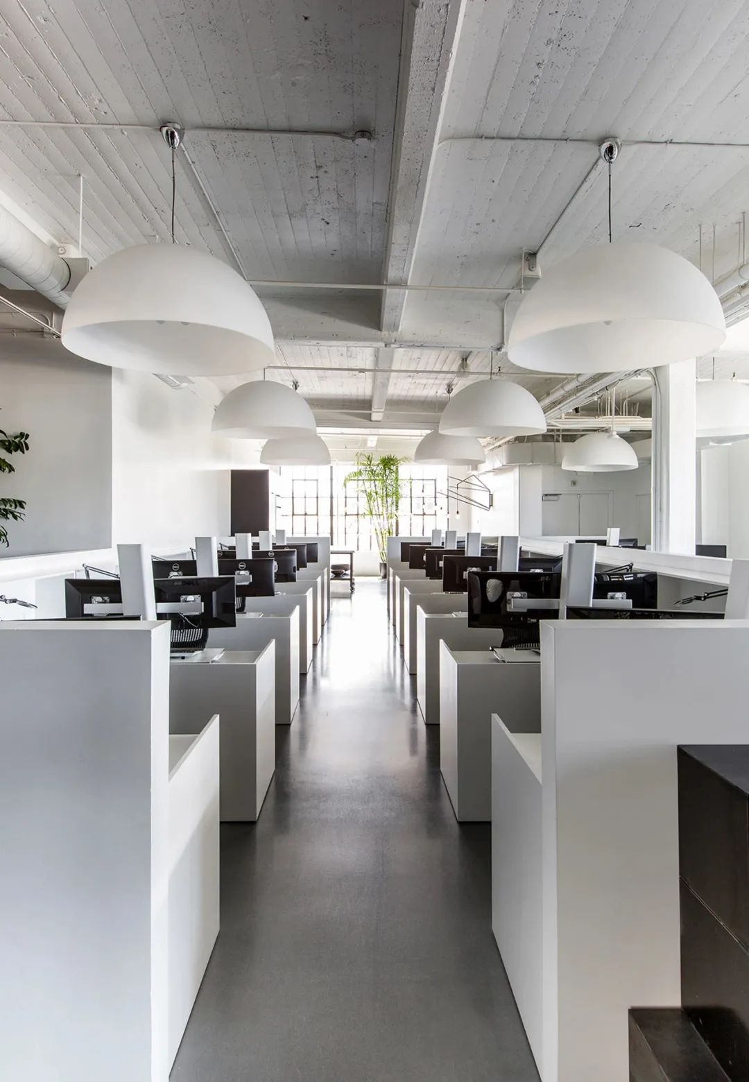 奇葩设计师用2年把房子涂成黑色,还被夸是天才？-134