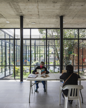 秘鲁 20 de Julio 老年人日间中心丨Niro Arquitectura,OAU