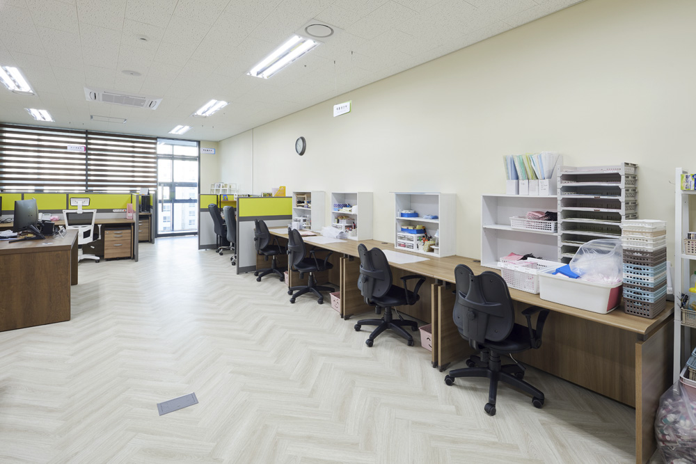 简约设计魅力 35 平米办公室装修报价解析-3