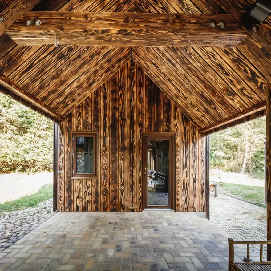 丹麦环保小屋 | 旧木重生,海景尽收眼底-10