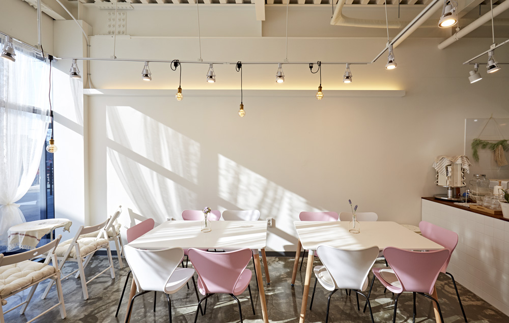 11 平米的极简主义快餐店设计-11