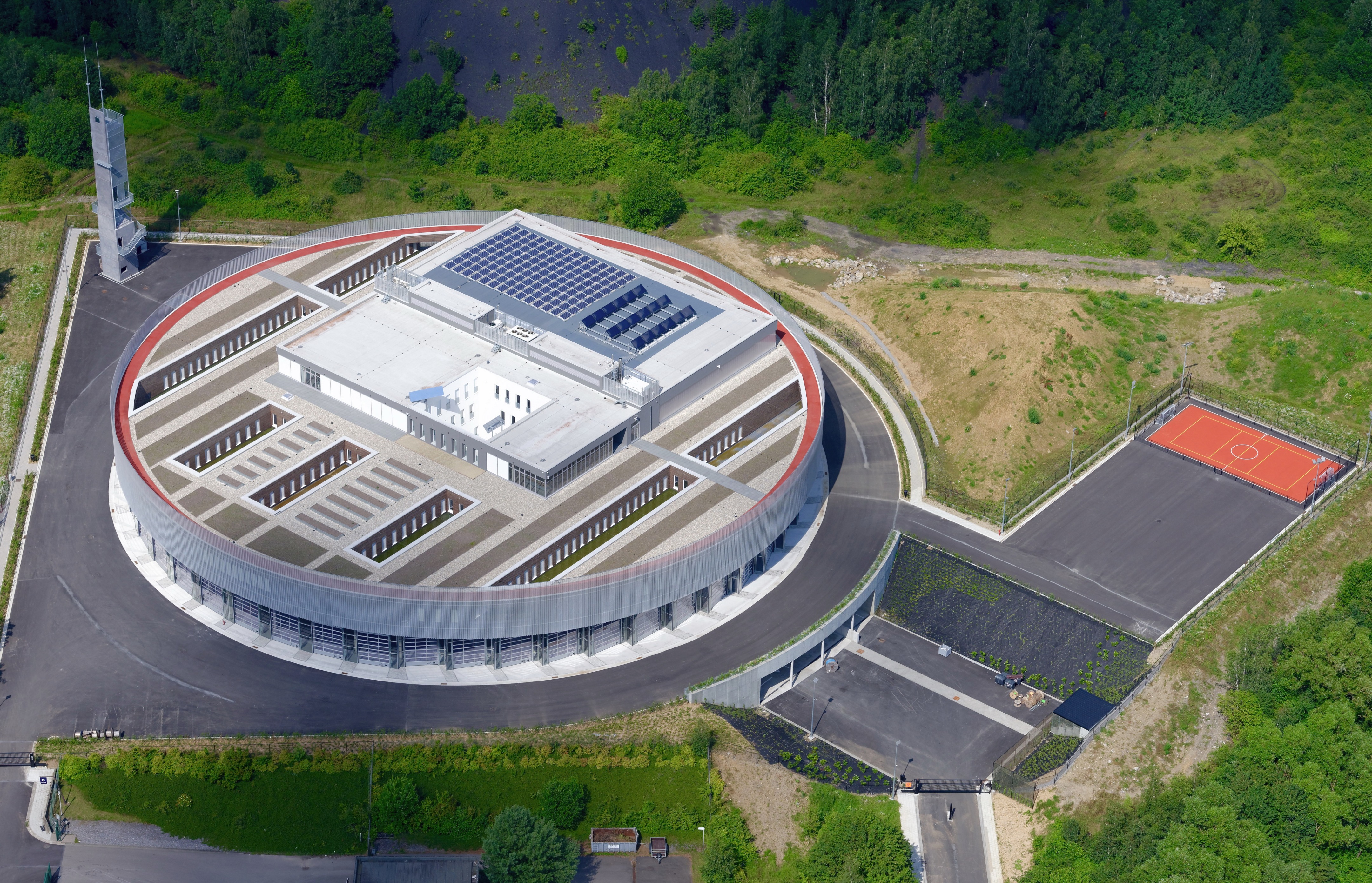 简约功能,环保节能的消防站设计-83