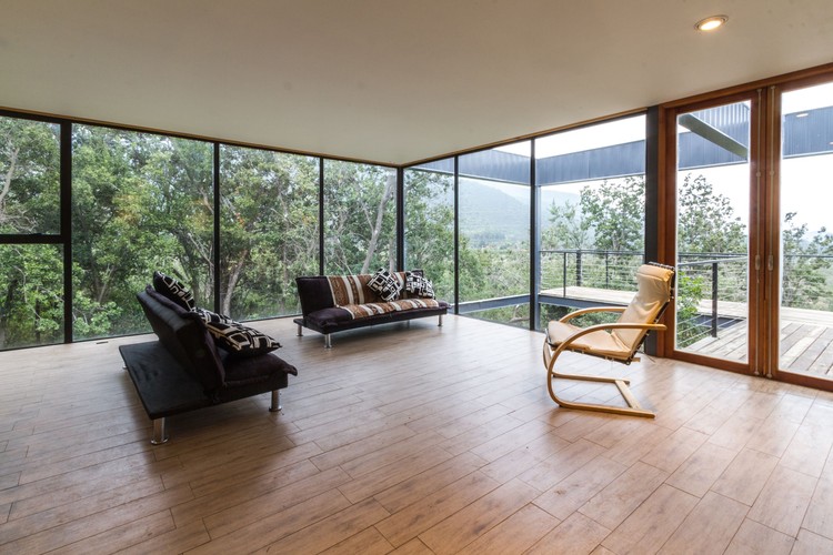 智利奥尔穆埃森林中的悬浮家庭住宅-41