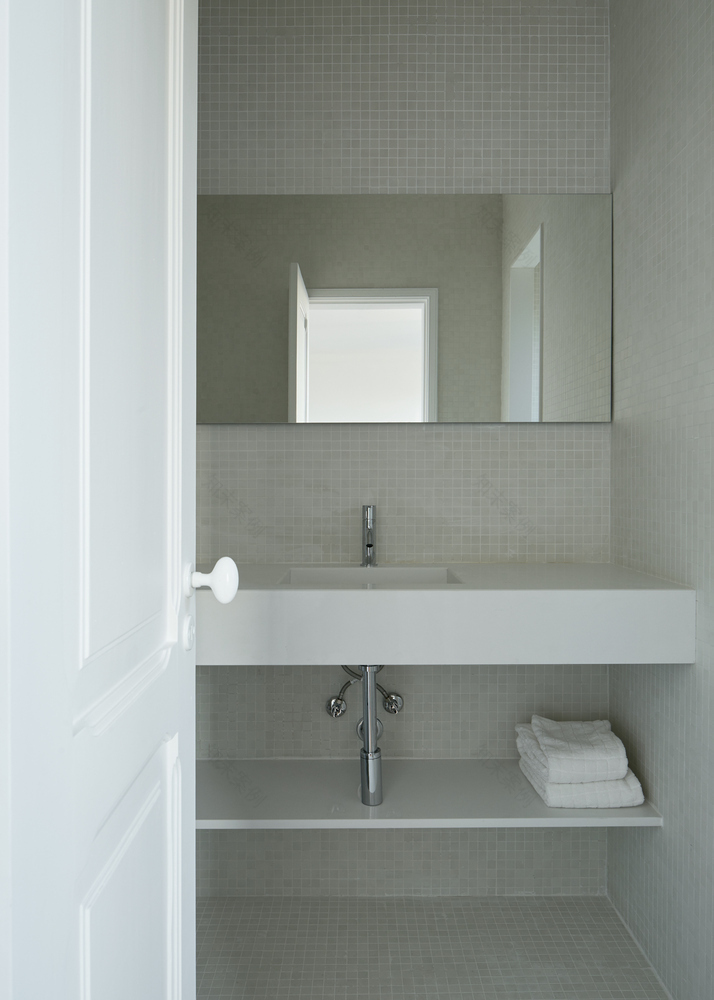 Wonderful Remodeling of an Apartment Overlooking the River-26