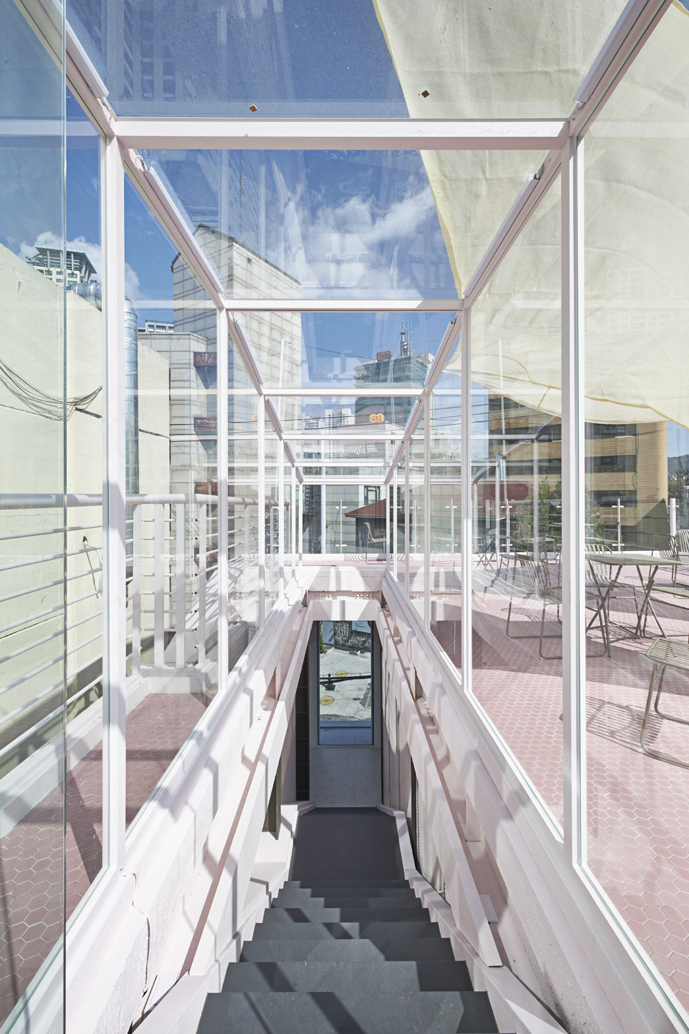 粉色调的 55 度果汁店 | 温馨与潮流的完美融合-20