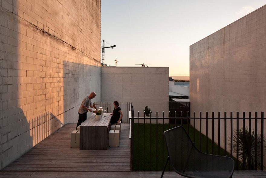 Industrial-Style House in Auckland Exhibiting a Clean and Elegant Design-16