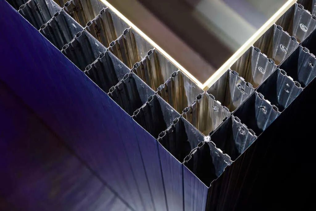 “赛博朋克”风游戏和漫画主题商店设计丨日本丨米尚丽零售设计网-26