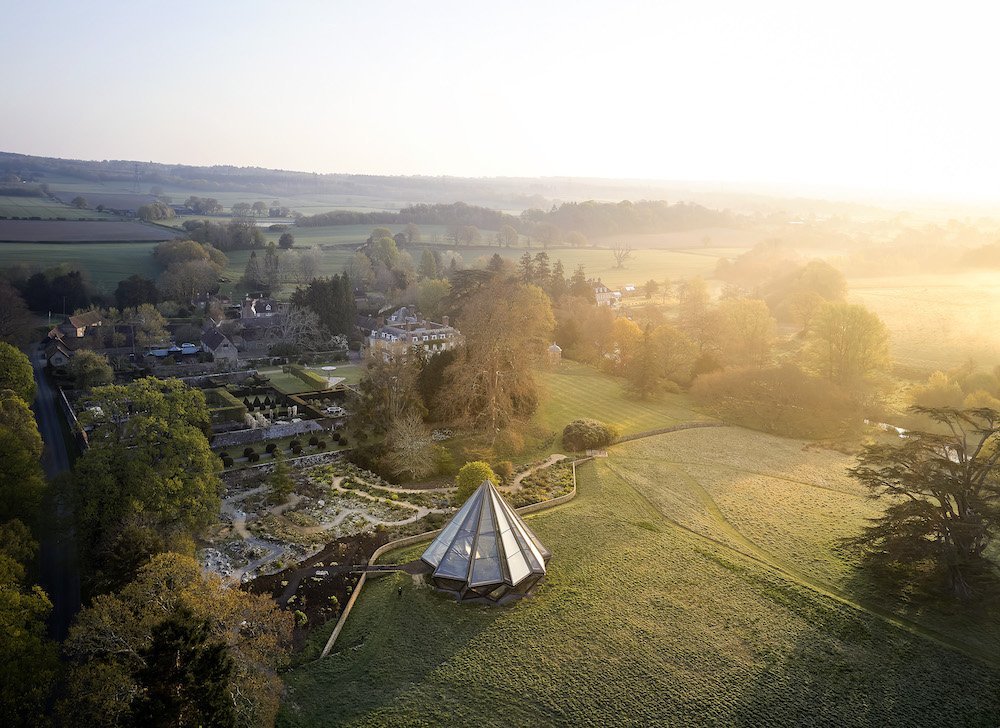 Heatherwick Studio的英国乡村动态玻璃屋及丝路花园-9