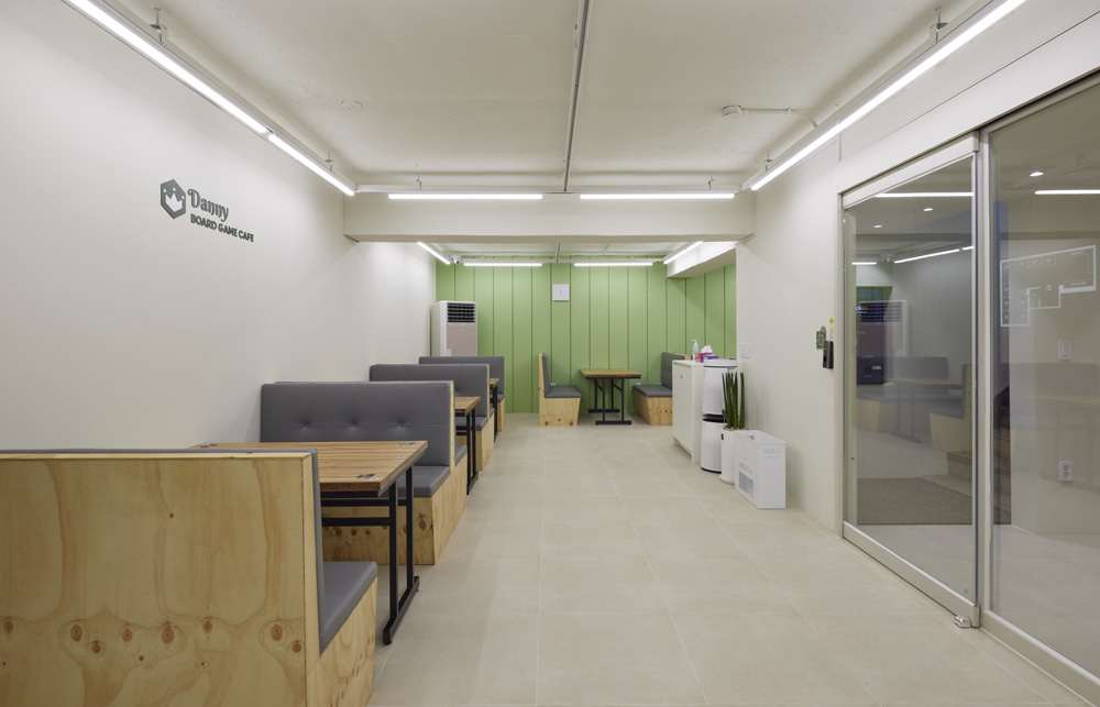 25 平米极简游戏咖啡厅设计-2