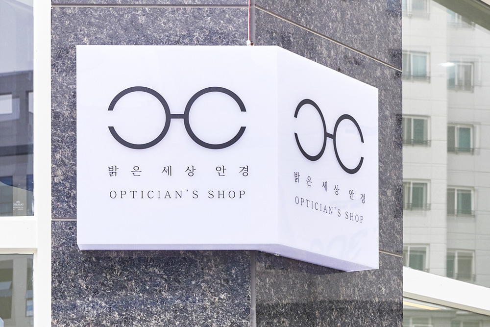 明亮世界眼镜店 | 白色调的 11 平米眼镜展示空间-12