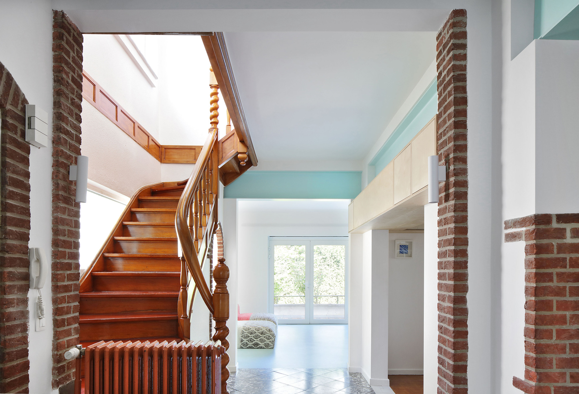 Meandering Furniture Villa Renovation / Atelier Tom Vanhee-32