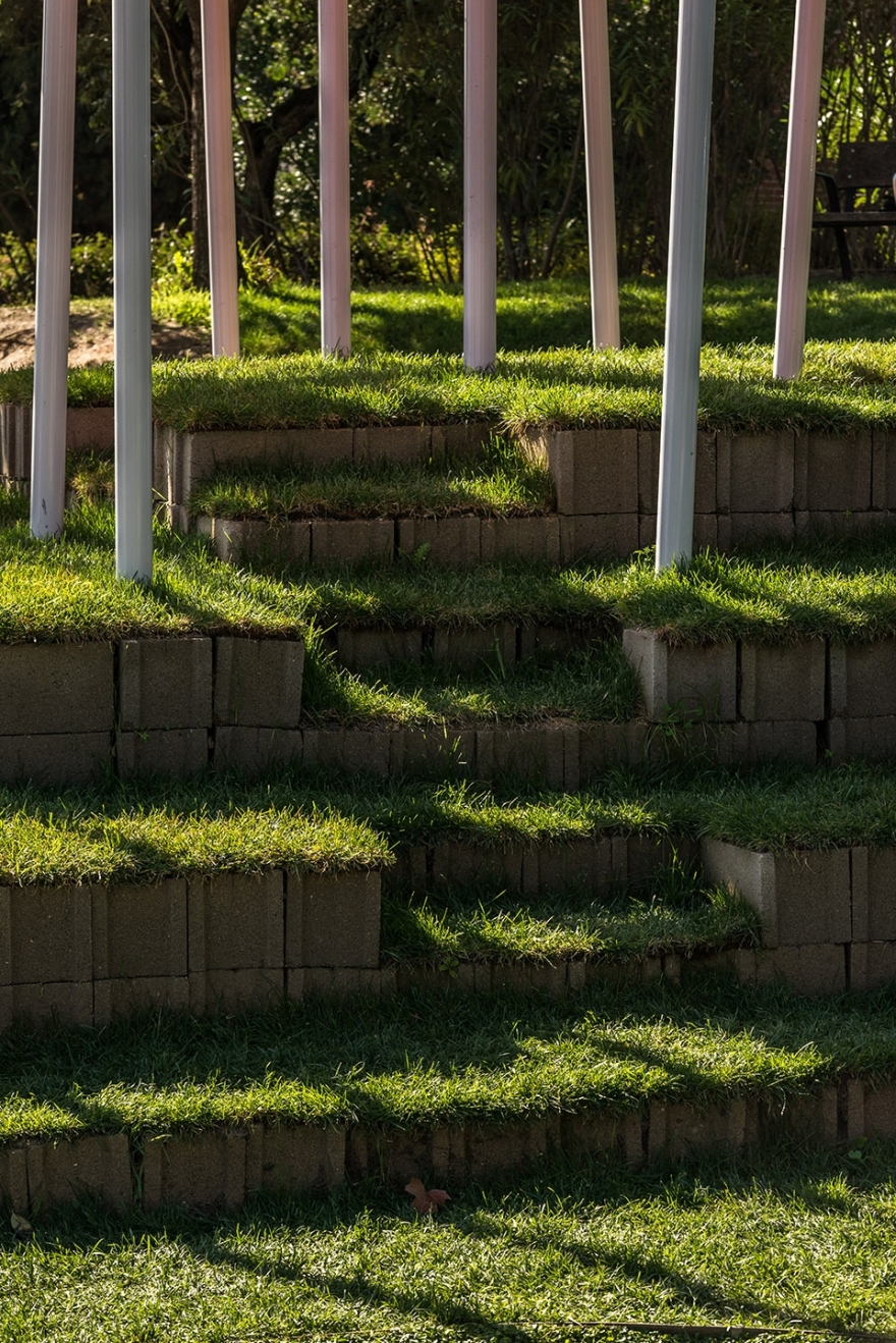 马德里戏剧学院“El Olimpo”公共空间 · 校园荒地的创意改造-21