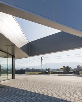 Valdemar Coutinho Arquitectos 打造葡萄牙商业建筑