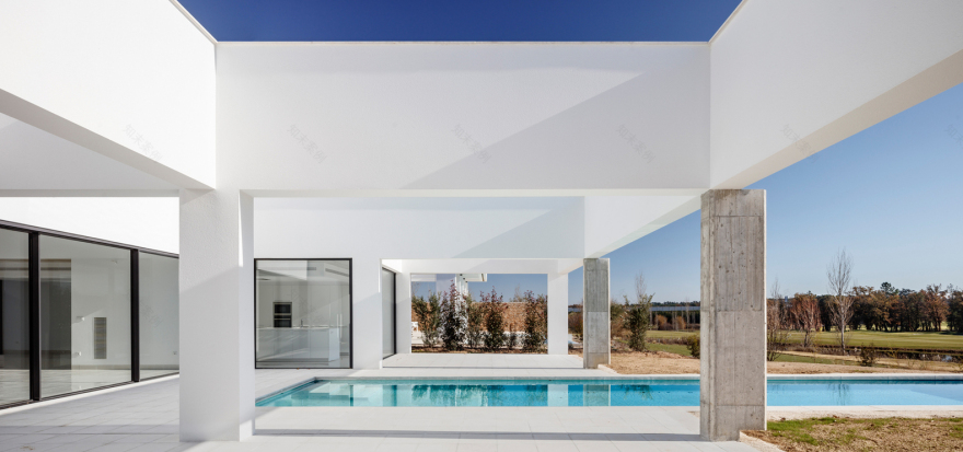 Spectacular House with Spacious Spaces and Full of Natural Light-8