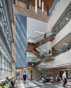 UCHealth 朗斯峰医院丨美国科罗拉多丨EYP Architecture & Engineering