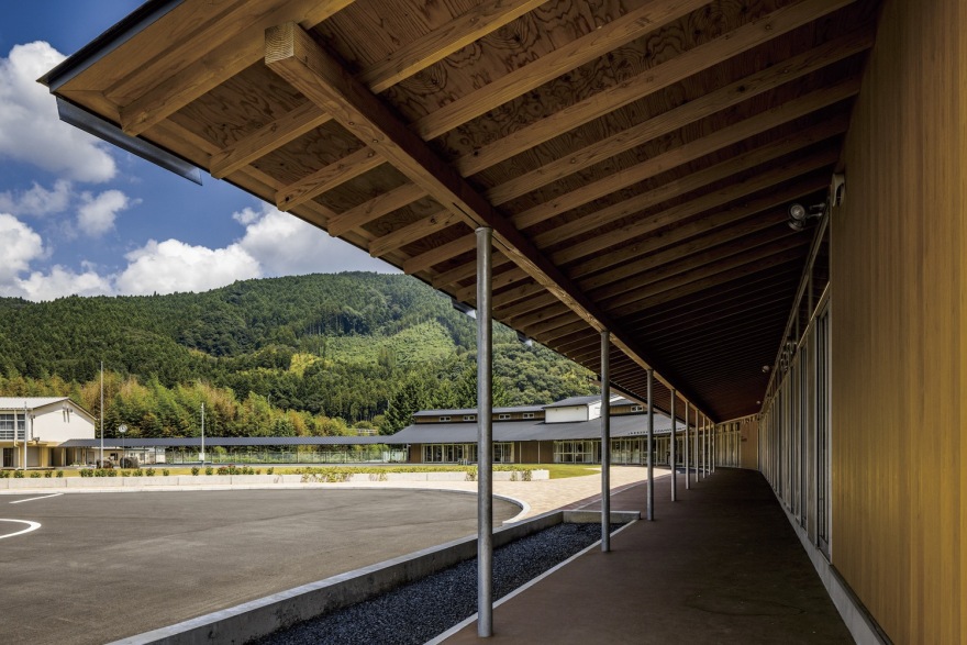 自然环抱的儿童友好型中学丨MIKAMI Architects-15