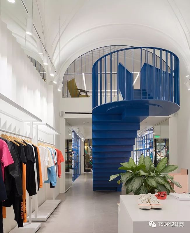 548㎡前莫斯科建筑局改造的时尚商店 | LOGIC-20