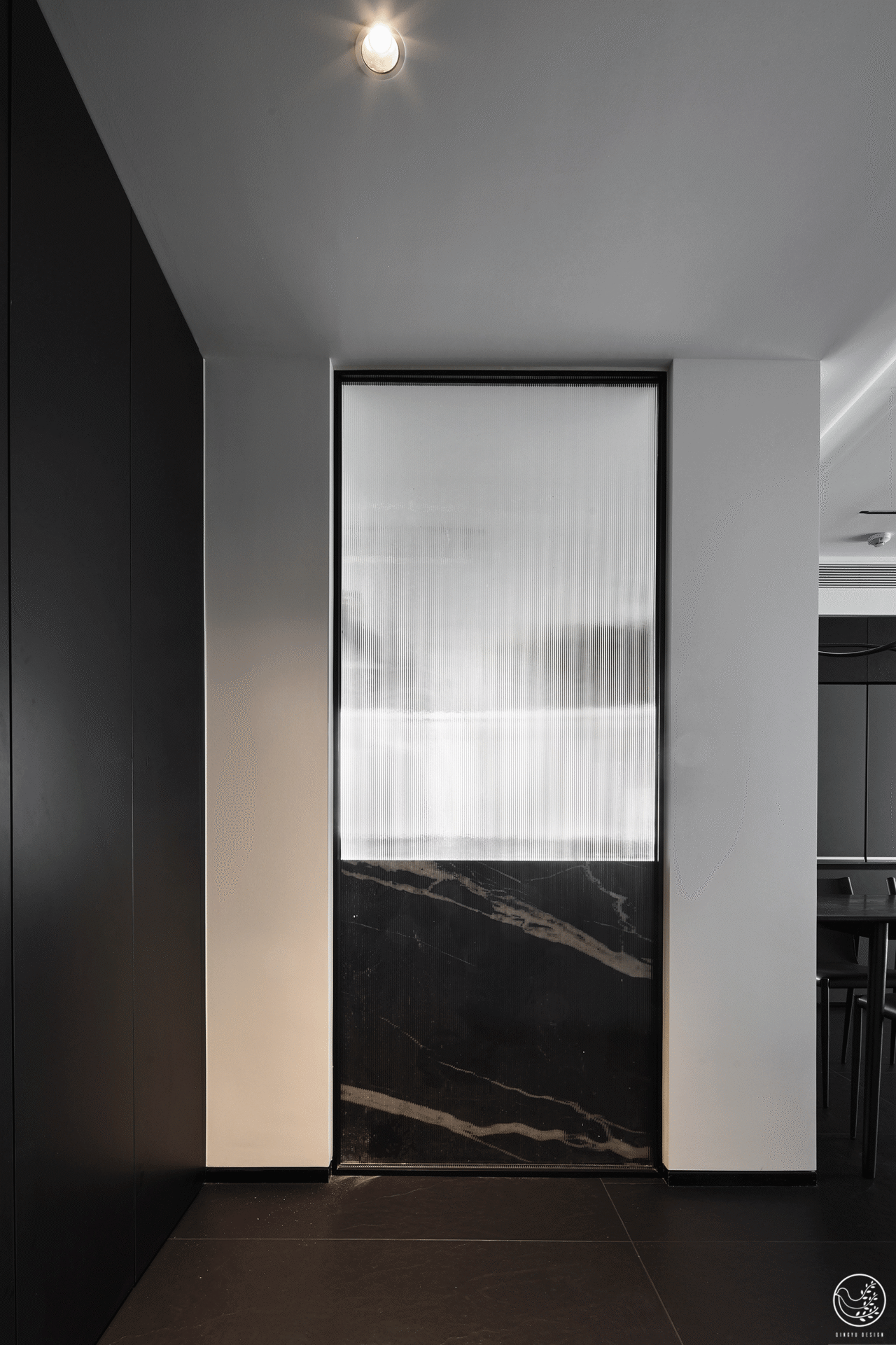 黑白灰的克制与浪漫-10