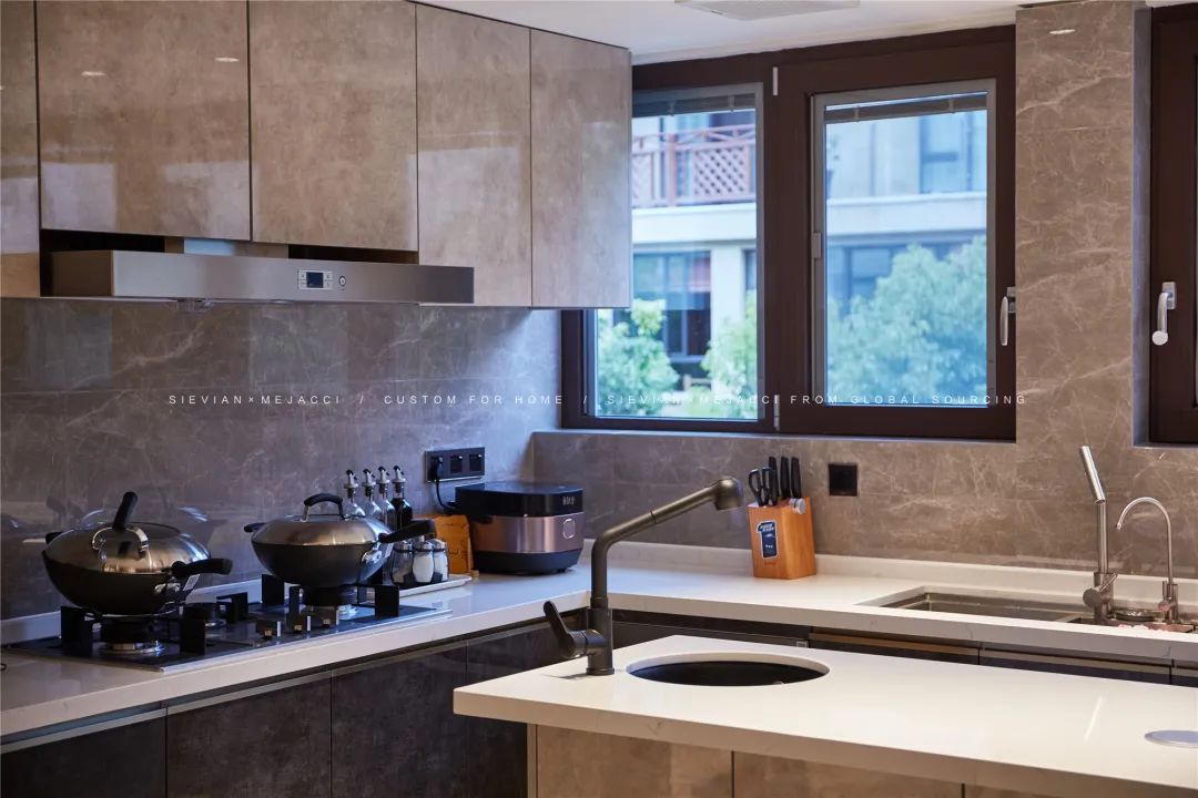 景瑞望府深色木质厨柜美式风格实例丨中国南通丨梅亚奇厨柜-6