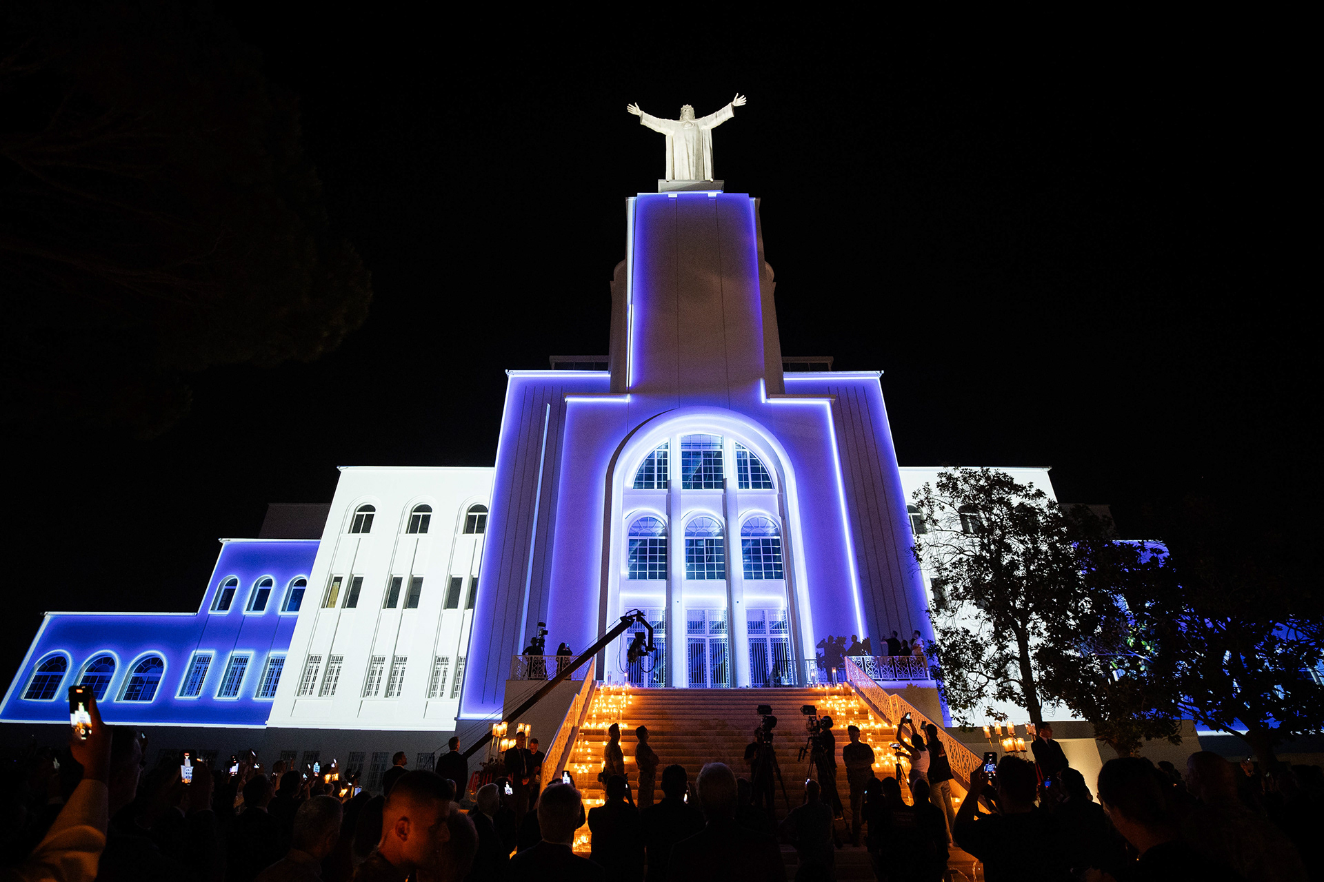 Jesus King Zouk Mosbeh - Illuminating the Statue-19