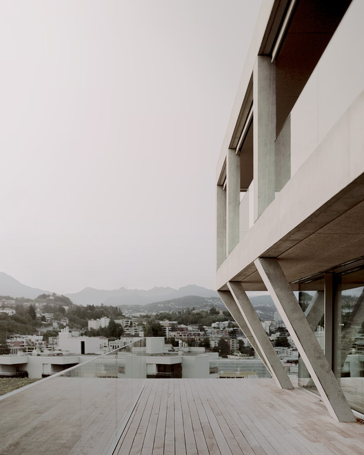 瑞士湖边网格建筑丨DF_DC-12