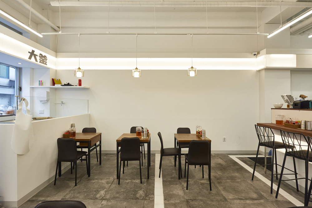 白色与木质，打造 16 平极简之家-10